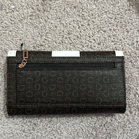 Guess Wallet - Picture 5 of 5